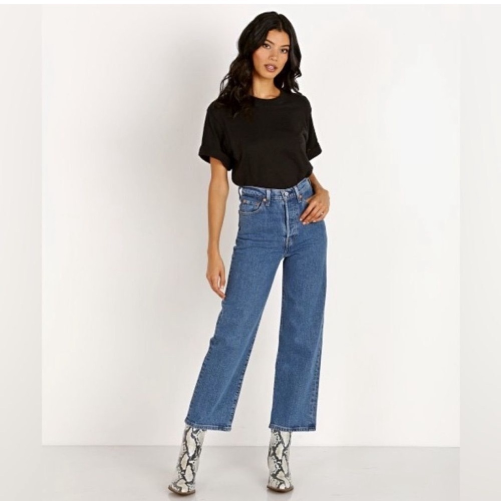 Levi’s Ribcage Straight Leg Denim Jeans in Georgie Wash